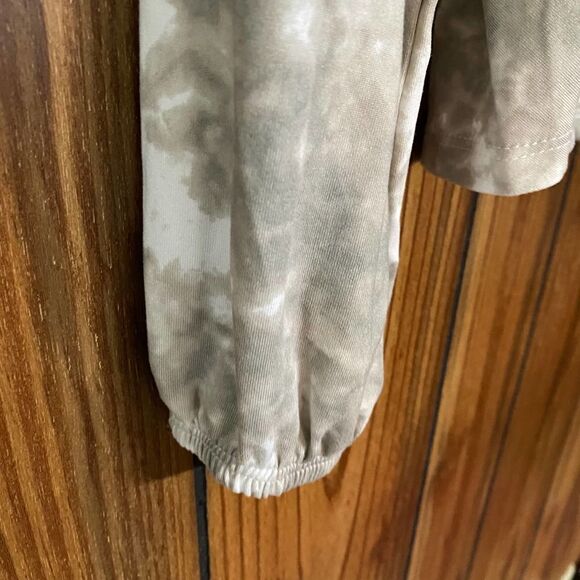 MOD Lusive Long Cuff Sleeve Tie Dye Peplum V-Neck Top Medium Blouse Green Gray - Picture 5 of 11